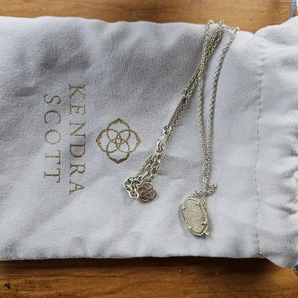 Kendra Scott Gold Quartz Pendant Necklace - Picture 3 of 3